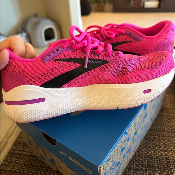 Brooks Women's Ghost Max Pink Running Shoes - Picture 6 of 9